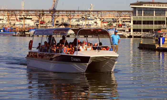 30-minute-harbour-cruise-for-2-adults-2-kids